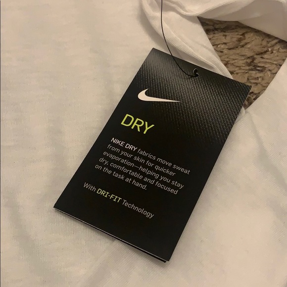 Light weight Nike Girls XL Dri fit pullover - Picture 2 of 4